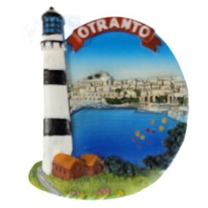 MAGNES NA LODÓWKĘ WIDOK LATARNIA MORSKA I MIASTO OTRANTO M01602