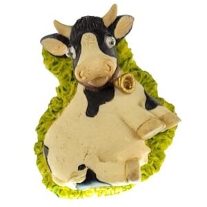 MAGNES NA LODÓWKĘ KROWA LEŻY NA ŁĄCE M13492