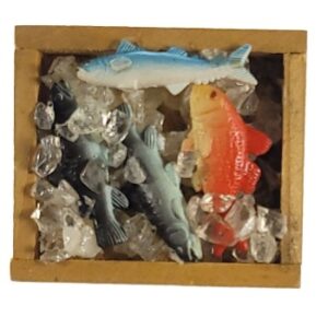 MAGNES NA LODÓWKĘ DREWNIANA SKRZYNKA RYBY W LODZIE M02078