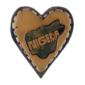 MAGNES NA LODÓWKĘ skórzany serce napis Nigeria M13899