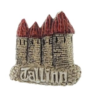 MAGNES NA LODÓWKĘ zamek Tallin uszkodzony prawe górne miejsce M13906