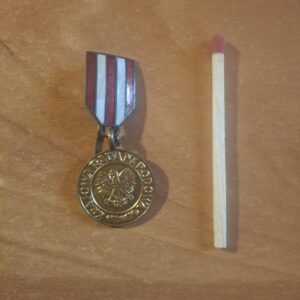 MINIATURKA MEDALU ZWYCIĘSTWA I WOLNOŚCI 1945 MIN-01