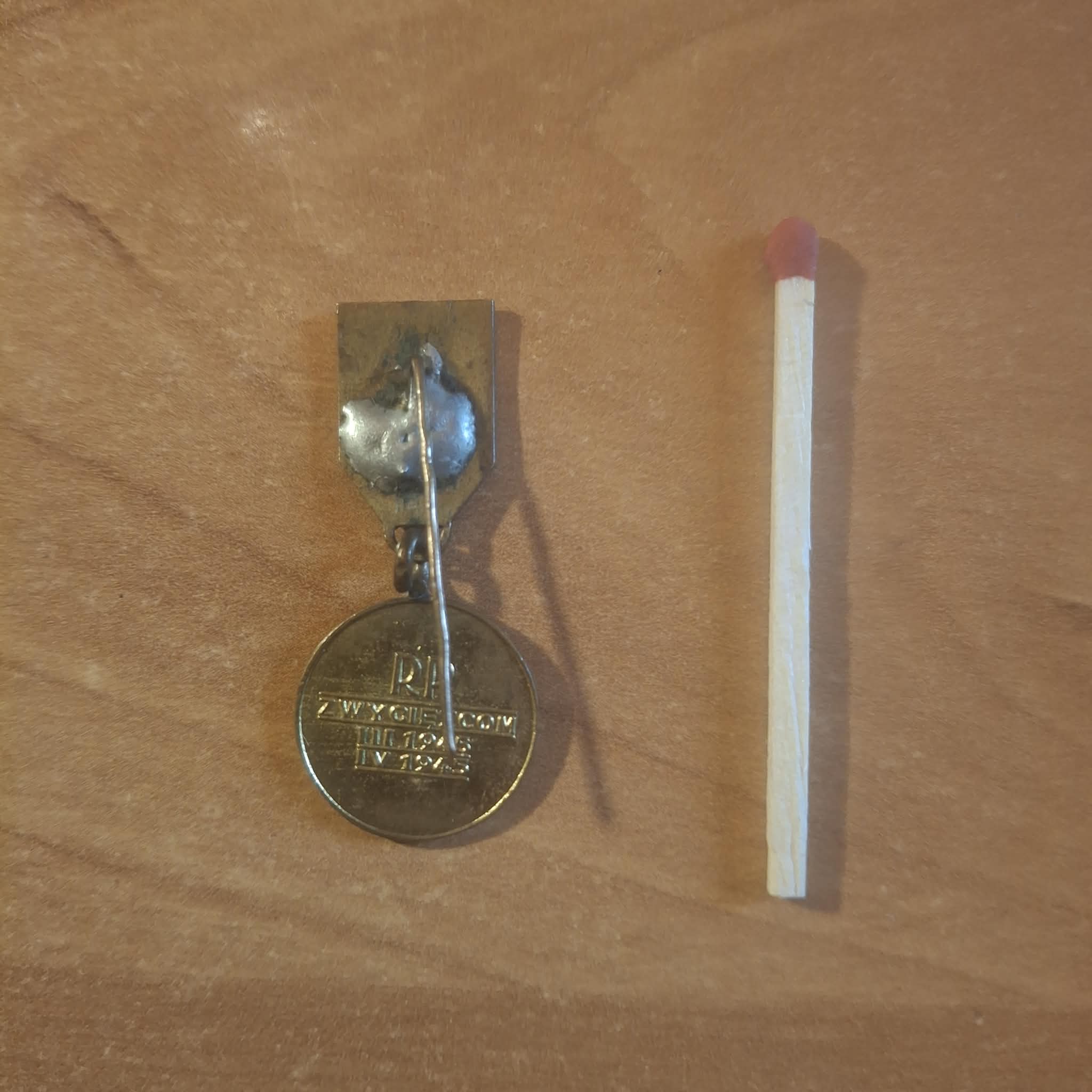 MINIATURKA MEDALU ZWYCIĘSTWA I WOLNOŚCI 1945 MIN-01 - obrazek 2