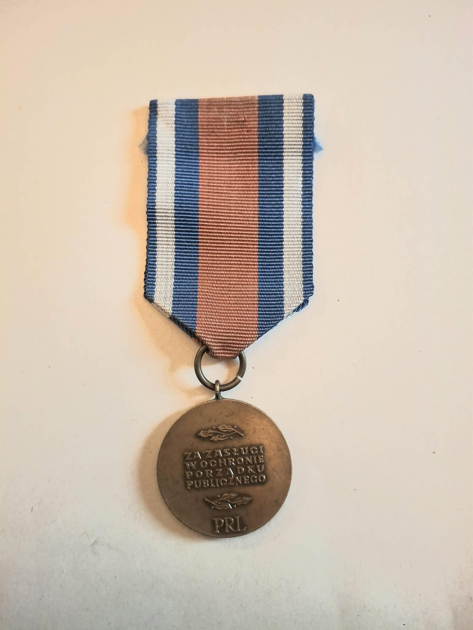MEDAL ZA ZASŁUGI W OCHRONIE PORZĄDKU PUBLICZNEGO PRL BRĄZ MED-066 - obrazek 2