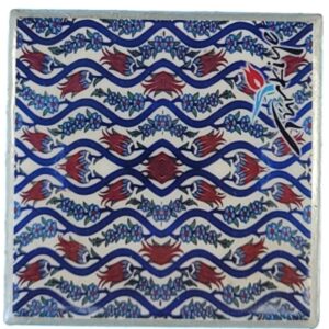 Magnes tureckie kafelki w stylu Iznik, zdobione motywami tulipanów M14919