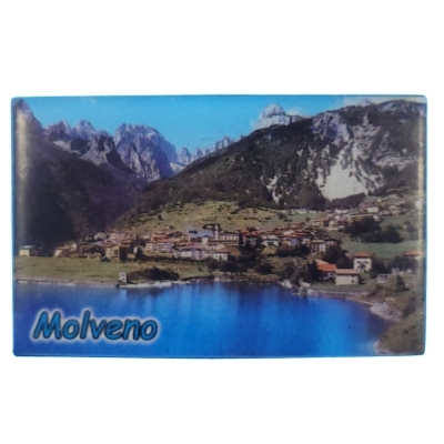 Magnes panoramę miejscowości Molveno we włoskich Dolomitach M14968